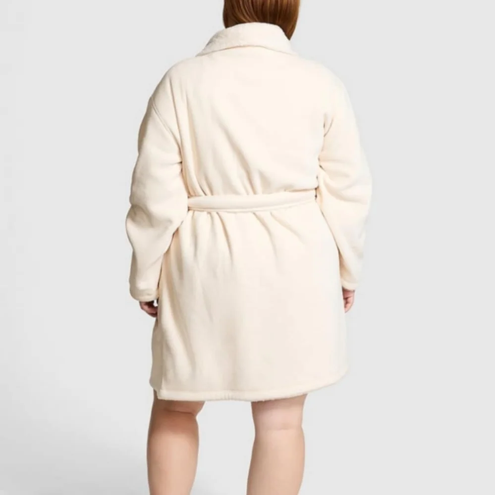 PINK VS Reversible Robe size M/L NWT - Picture 3 of 6